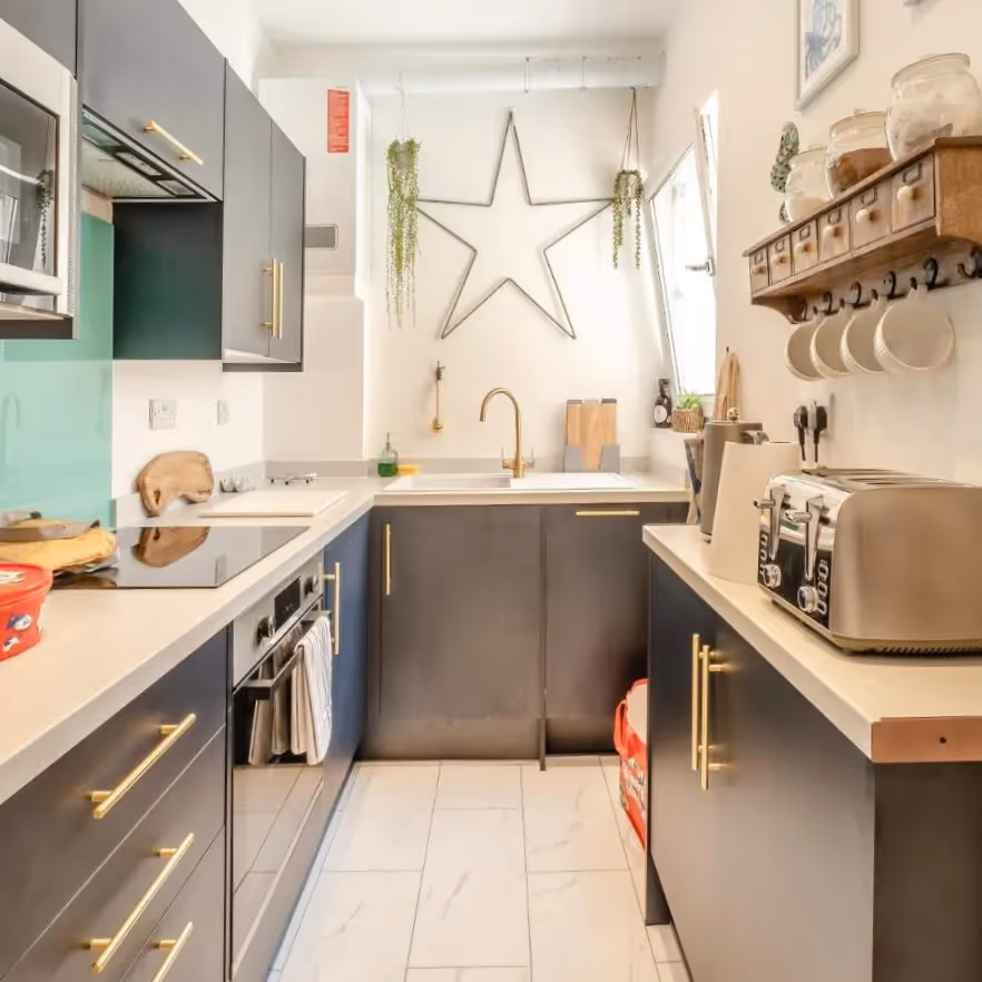A grey high gloss kitchen with turquoise accents