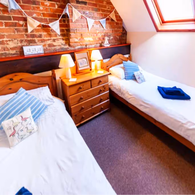 A twin bedroom in a holiday home