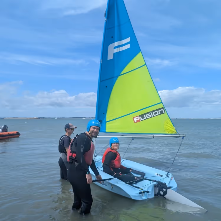 Kids learning to sail