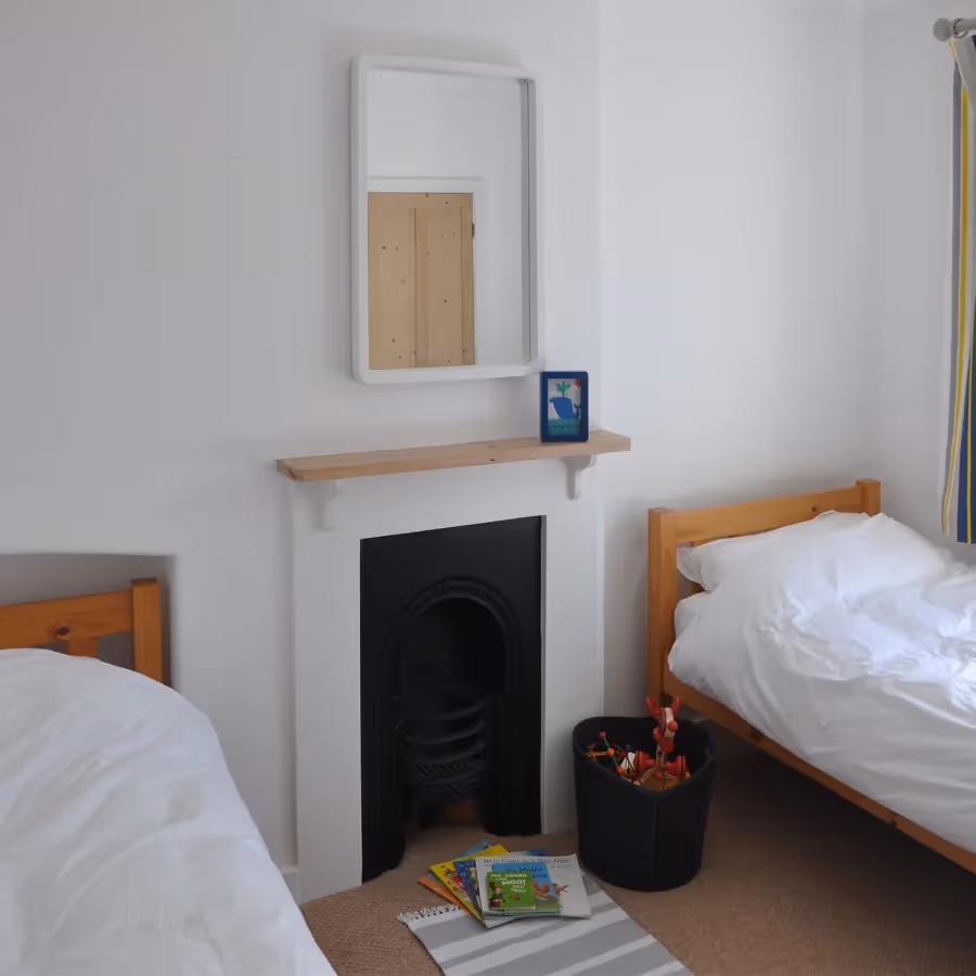 A neutral bedroom with twin beds