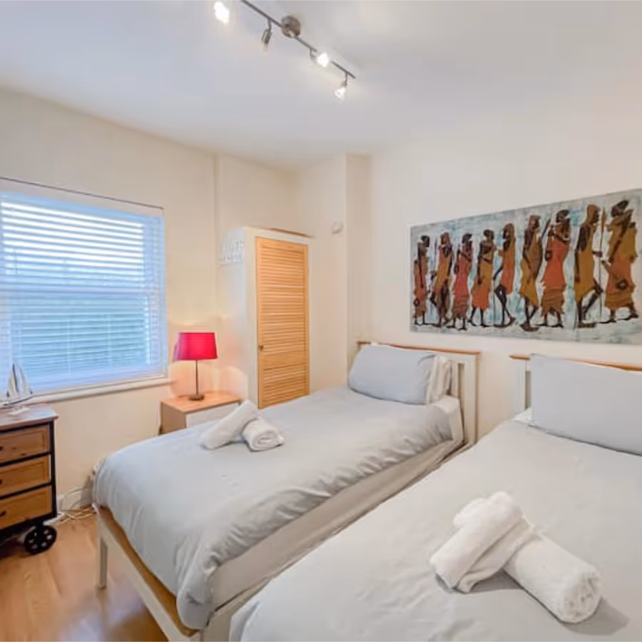 A twin bedroom with neutral decor