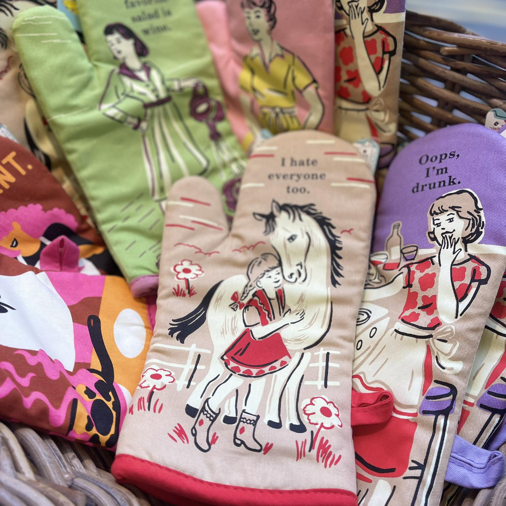 Oven gloves with printed comical characters