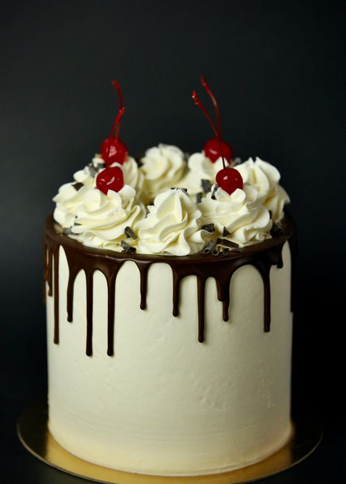 Gateau Signe M cakes for any event