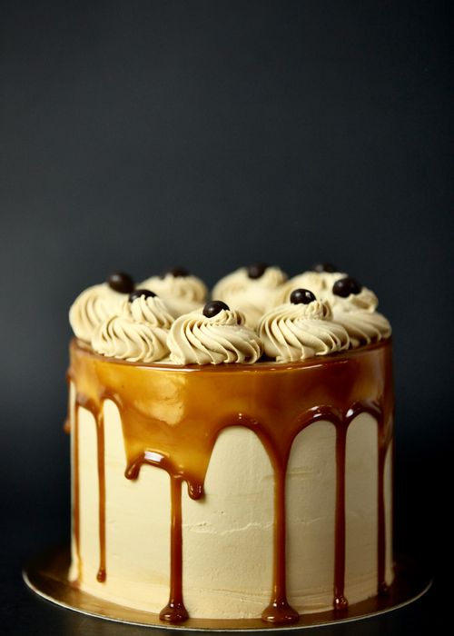 Gateau Signe M cakes for any event