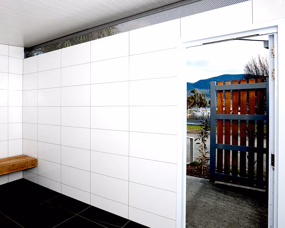 Te Anau Boat Habour - Permaloo 68