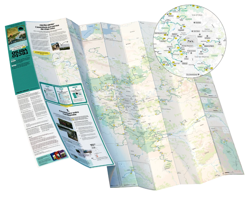 Carte détaillée pliée montrant les sentiers de randonnée autour de Paris et des départements proches avec une loupe agrandissant la région parisienne.