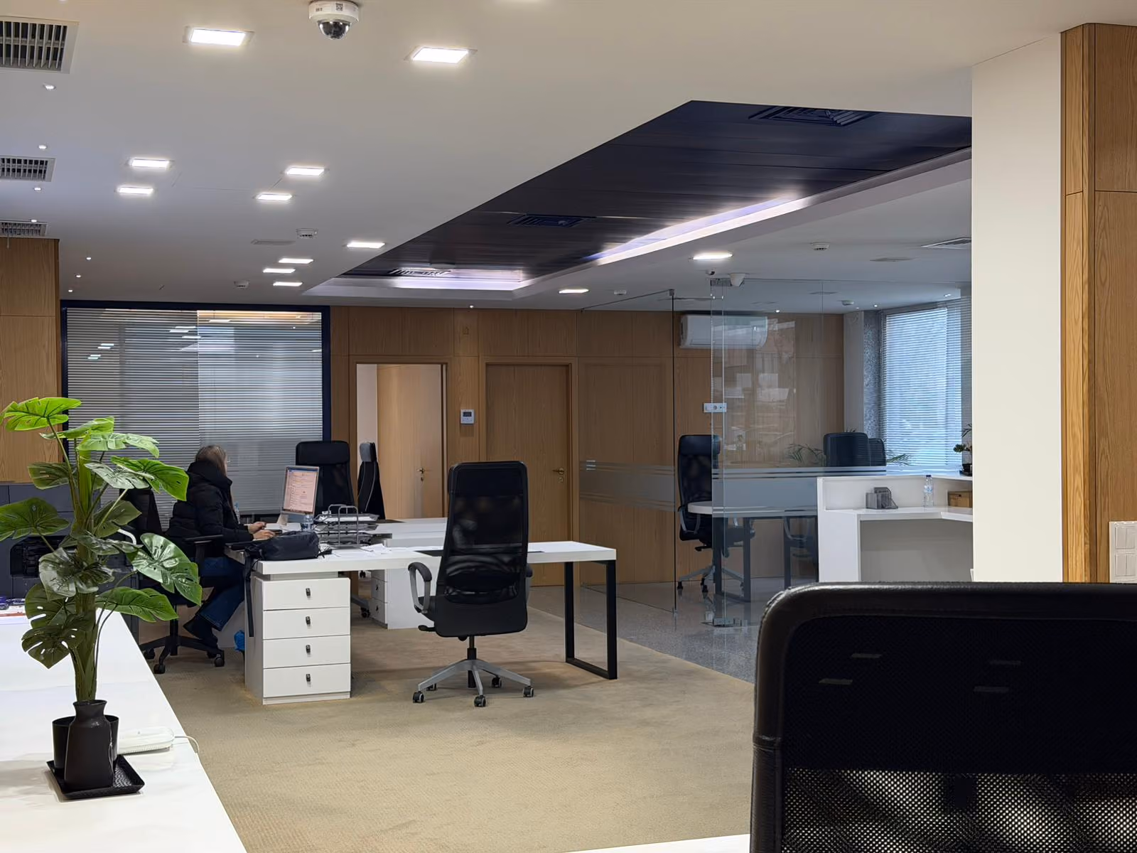 Workstations and meeting area at the Vila do Conde office