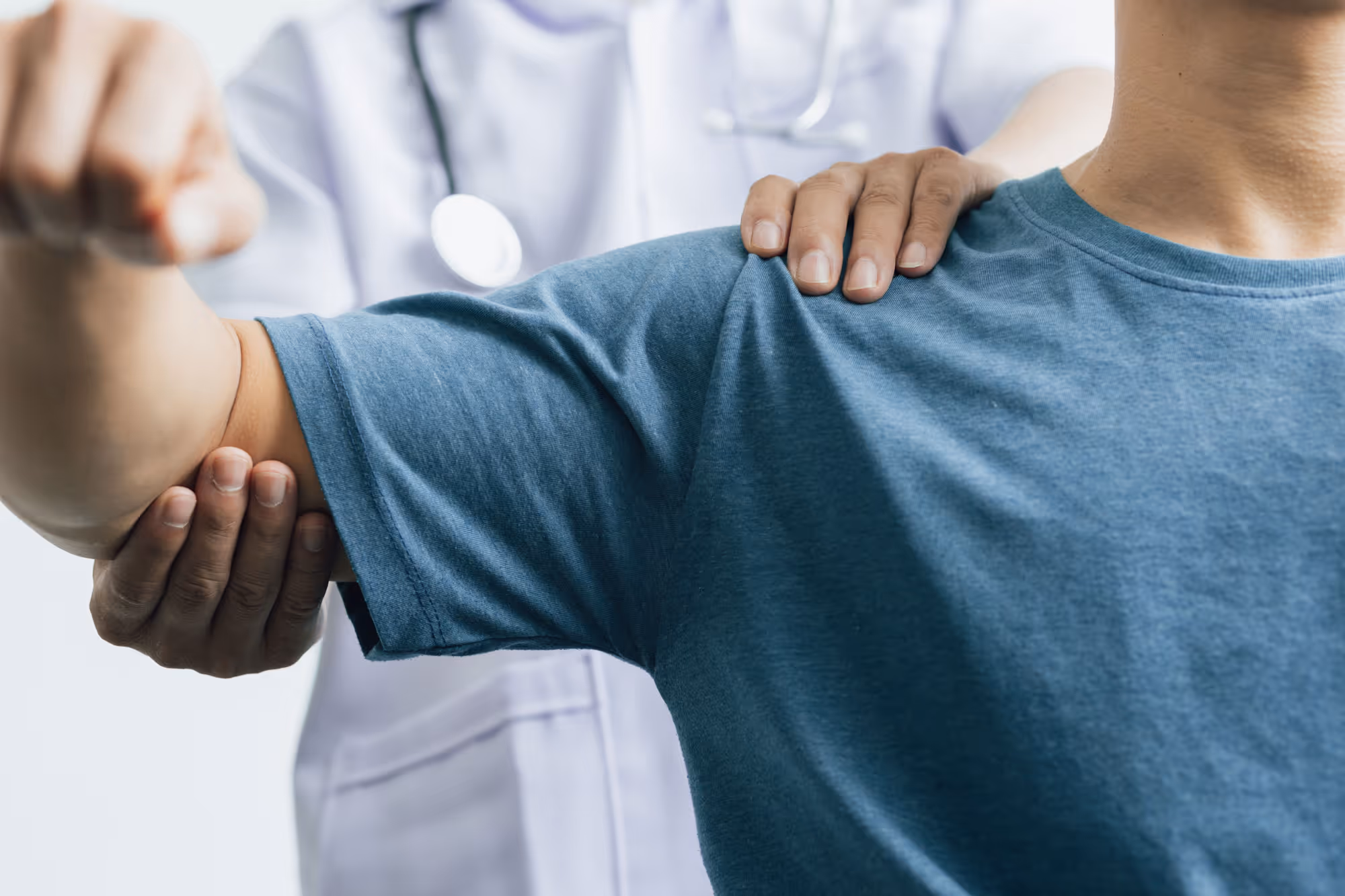 Diagnose Tennisarm beim Arzt