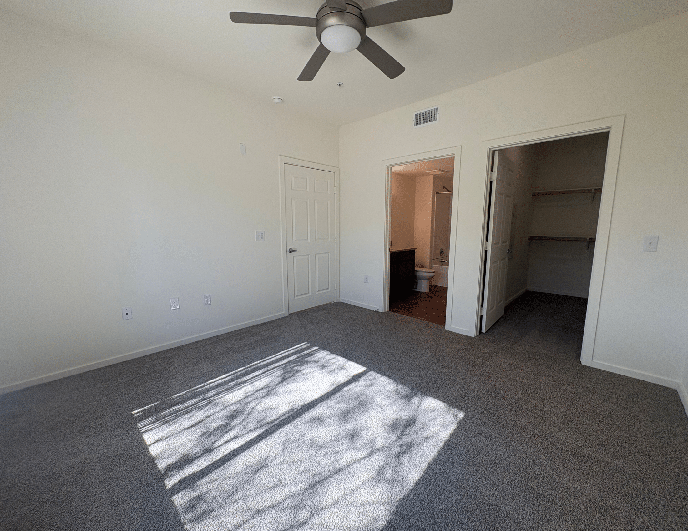 unfurnished master bedroom with ceiling fan