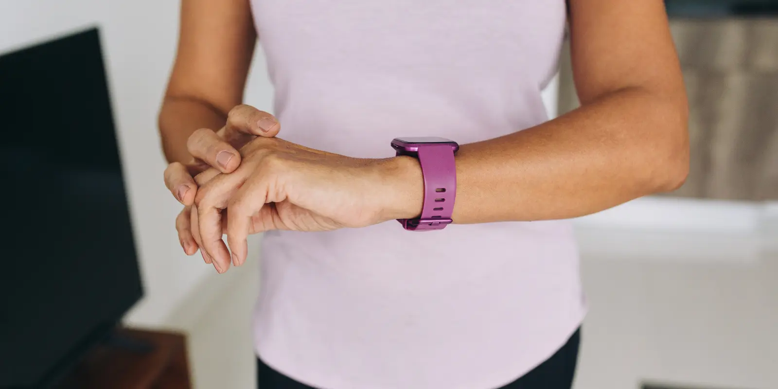 woman with a watch, heart rate, sports, exercise, fitness, reds, badycardia, training performance, lea