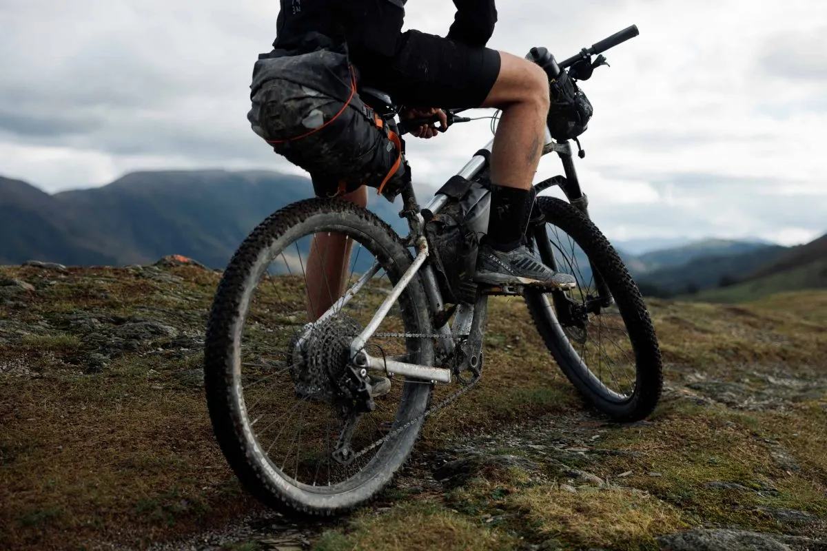 Un VTT au milieu du Pays Basque.