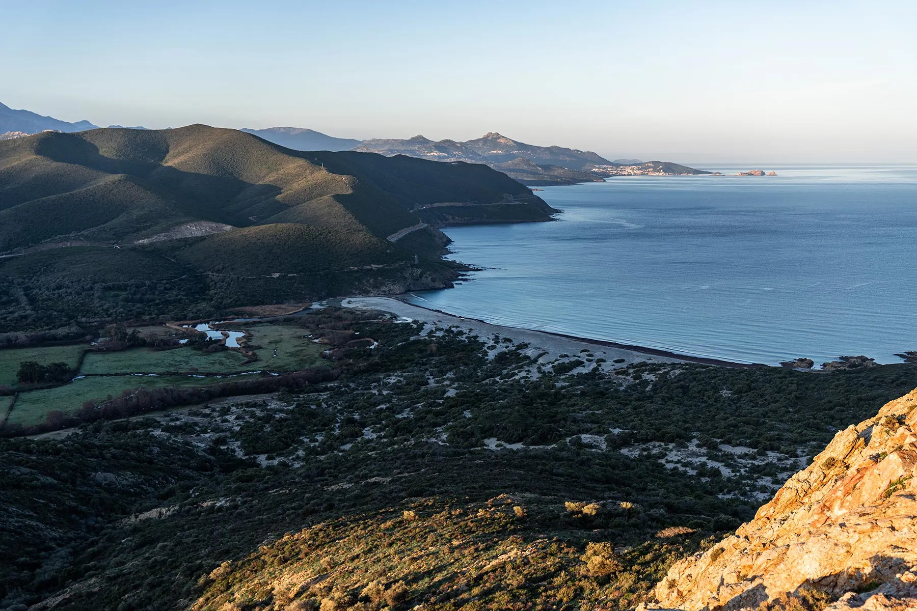 Randonnée dans le désert des Agriates, sur la plage de l’Ostriconi