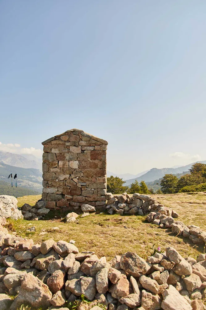 Bergerie du GR20 en Corse.