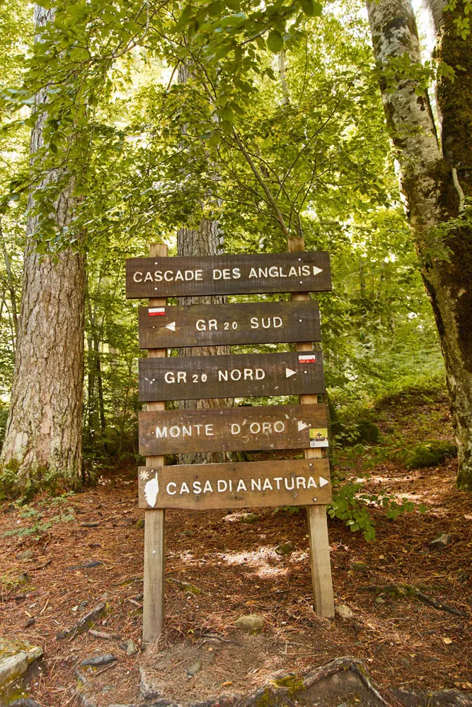 Panneaux de signalétique du GR20 en Corse.