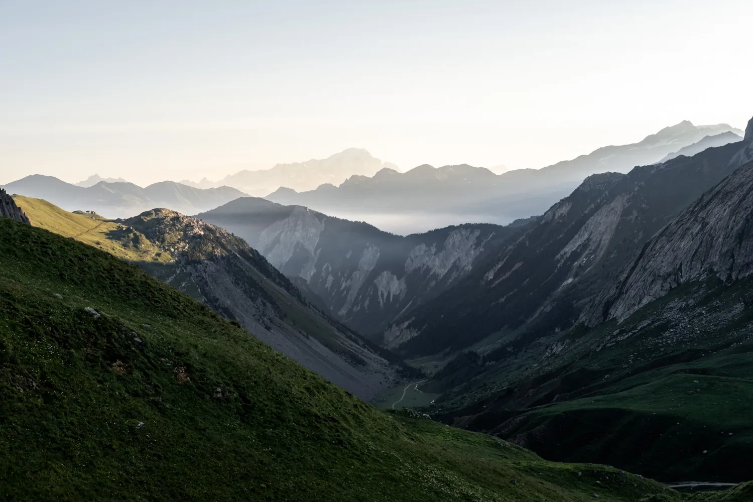 Randonner dans la vallée des Avals