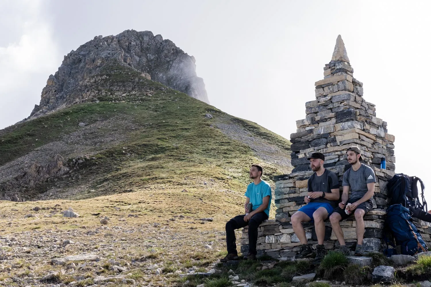 Le Cairn géant avant l'arrivée à la Brèche Portetta