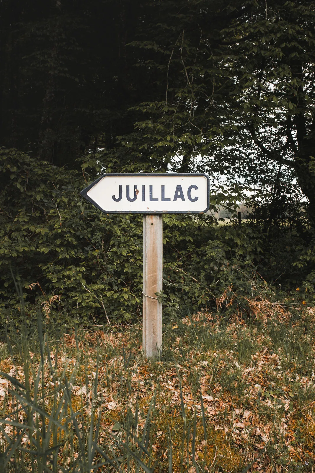 Nous passons par Juillac lors de notre randonnée dans les gorges de l'Auvézère.