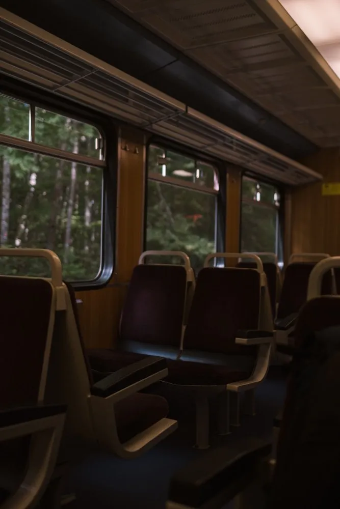 Notre guide Grande Traversée du Jura préconise le déplacement en train.