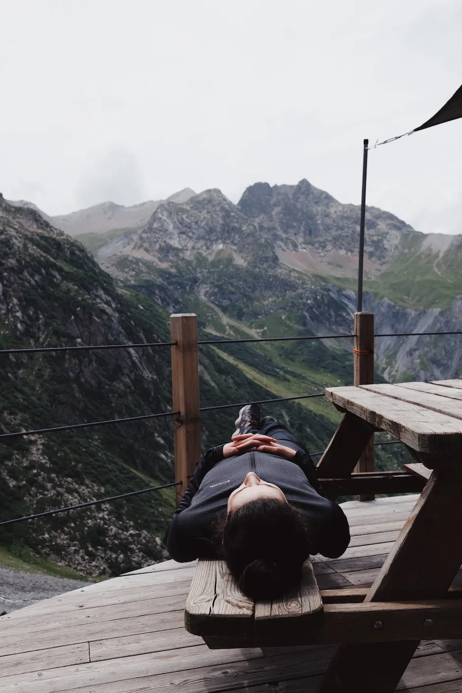 Sur la terrasse du refuge du Gioberney