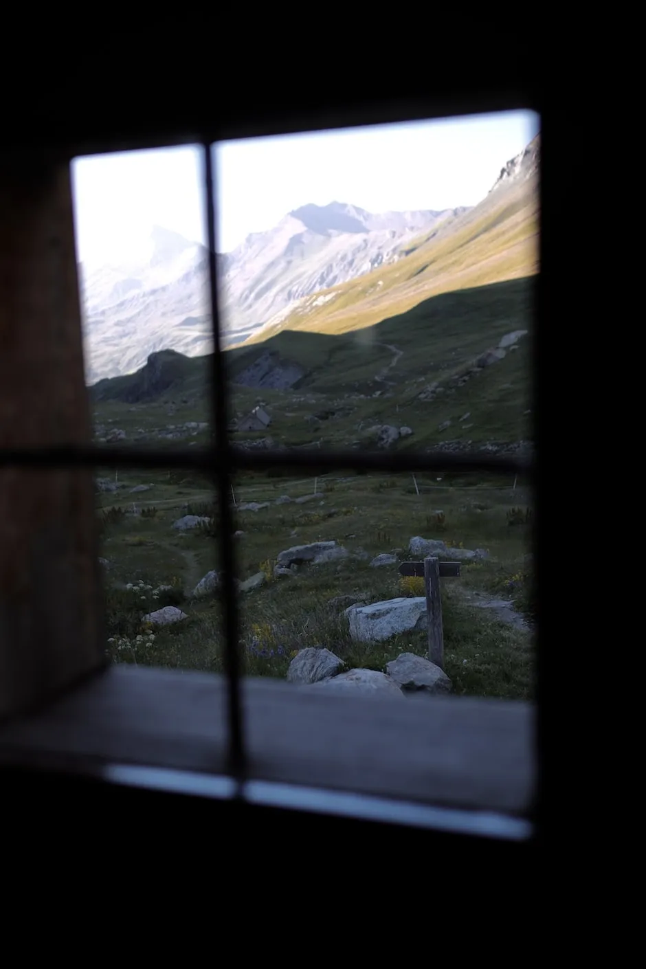 La fenêtre d'un refuge dans les Ecrins