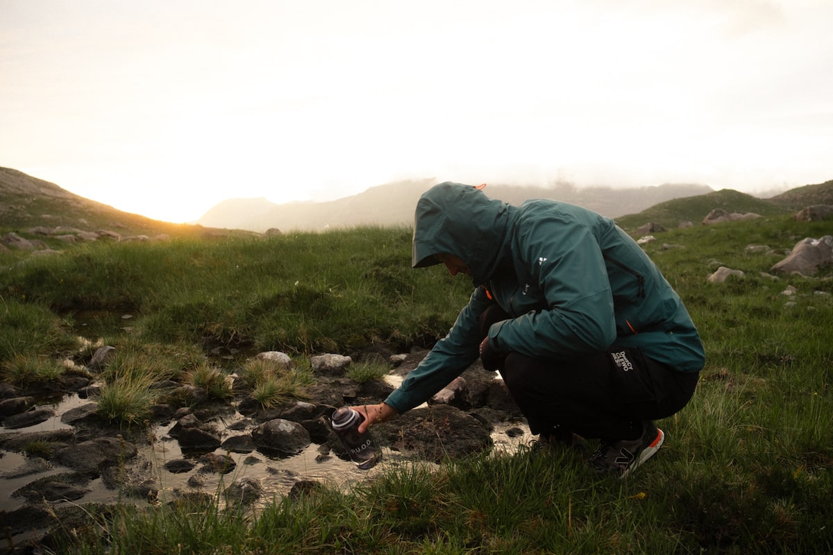 Eau en randonnée : comment la trouver, la purifier et la transporter