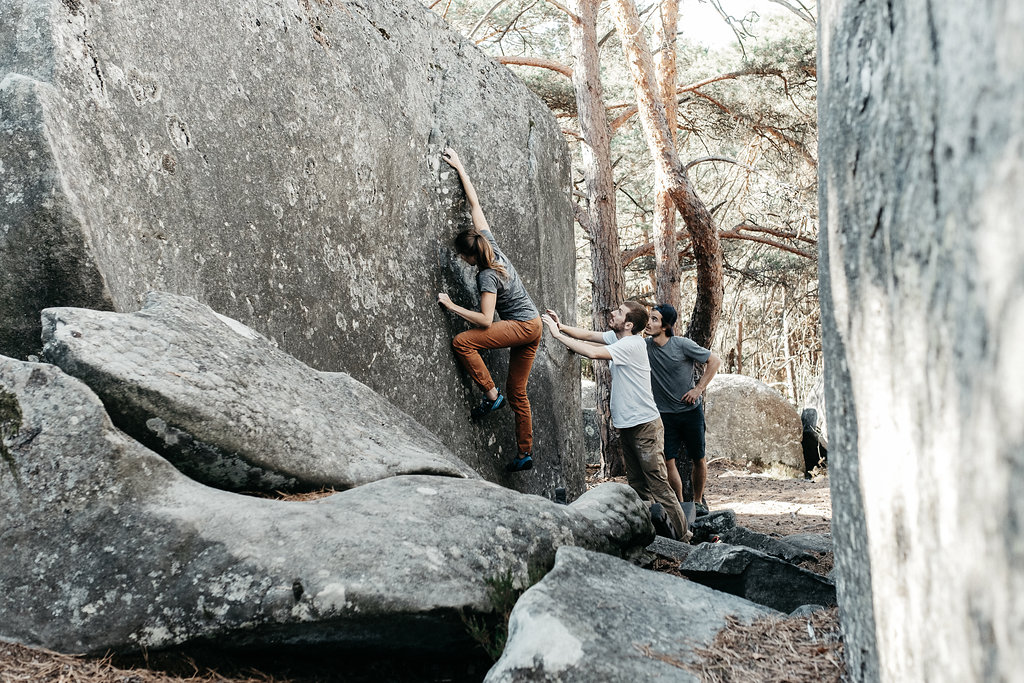 Le guide ultime pour débuter l’escalade de bloc à Fontainebleau