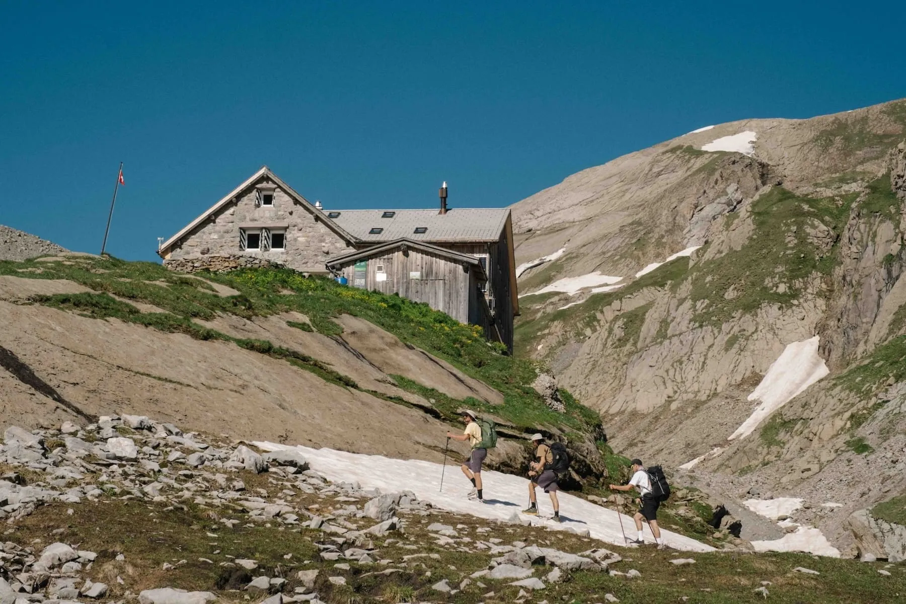 Refuge gardé ou non : le guide complet pour passer une bonne nuit en altitude