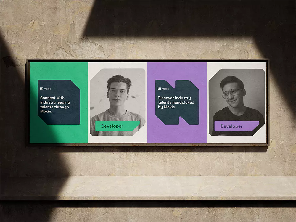 4 posters på en vägg.