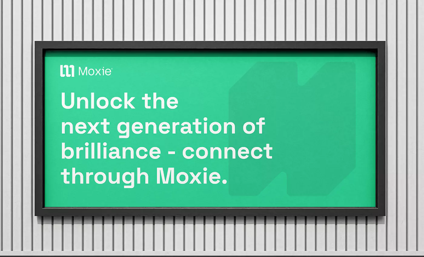 En stor grön Moxie anslagstavla.