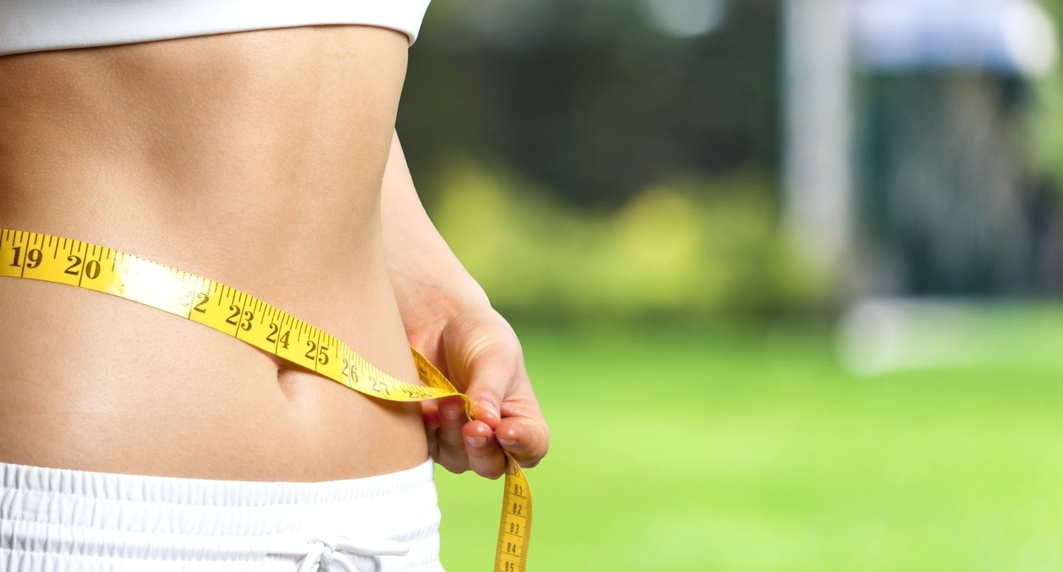 Hands using a mortar and pestle to prepare natural botanical medicine, representing holistic and natural treatments at Botaniqal Clinic