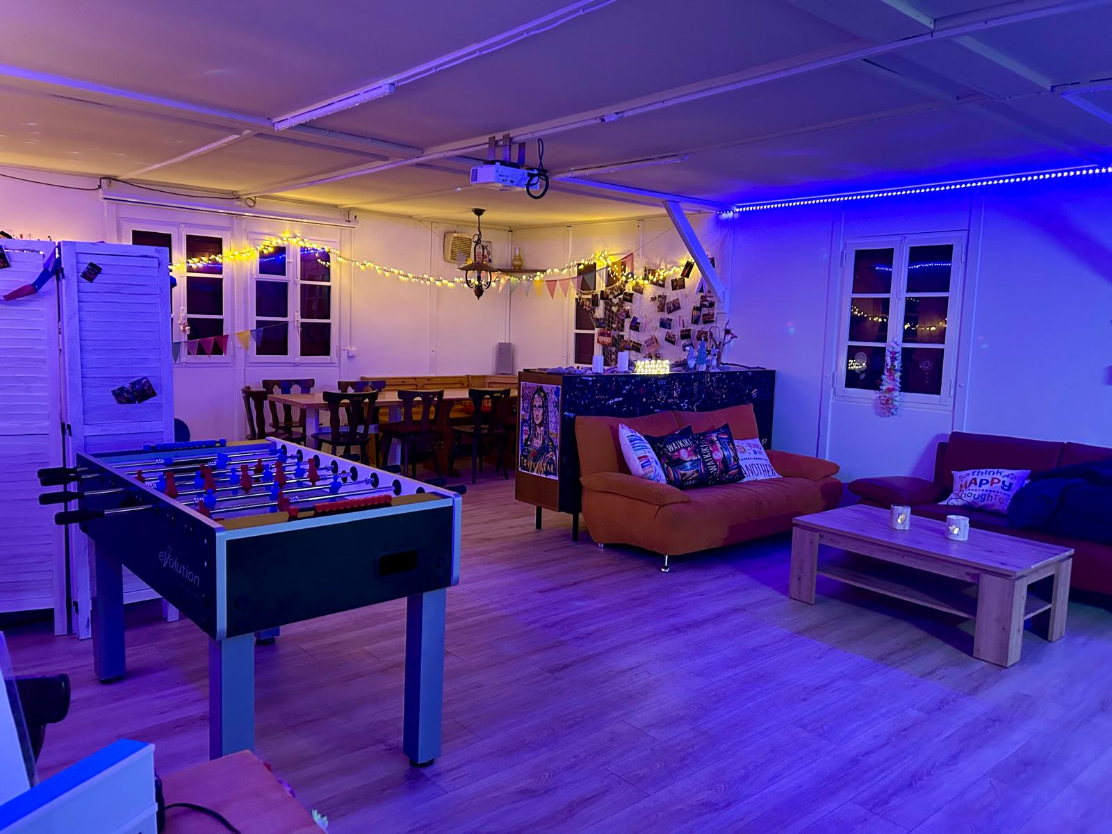 Waikiki Lounge 1