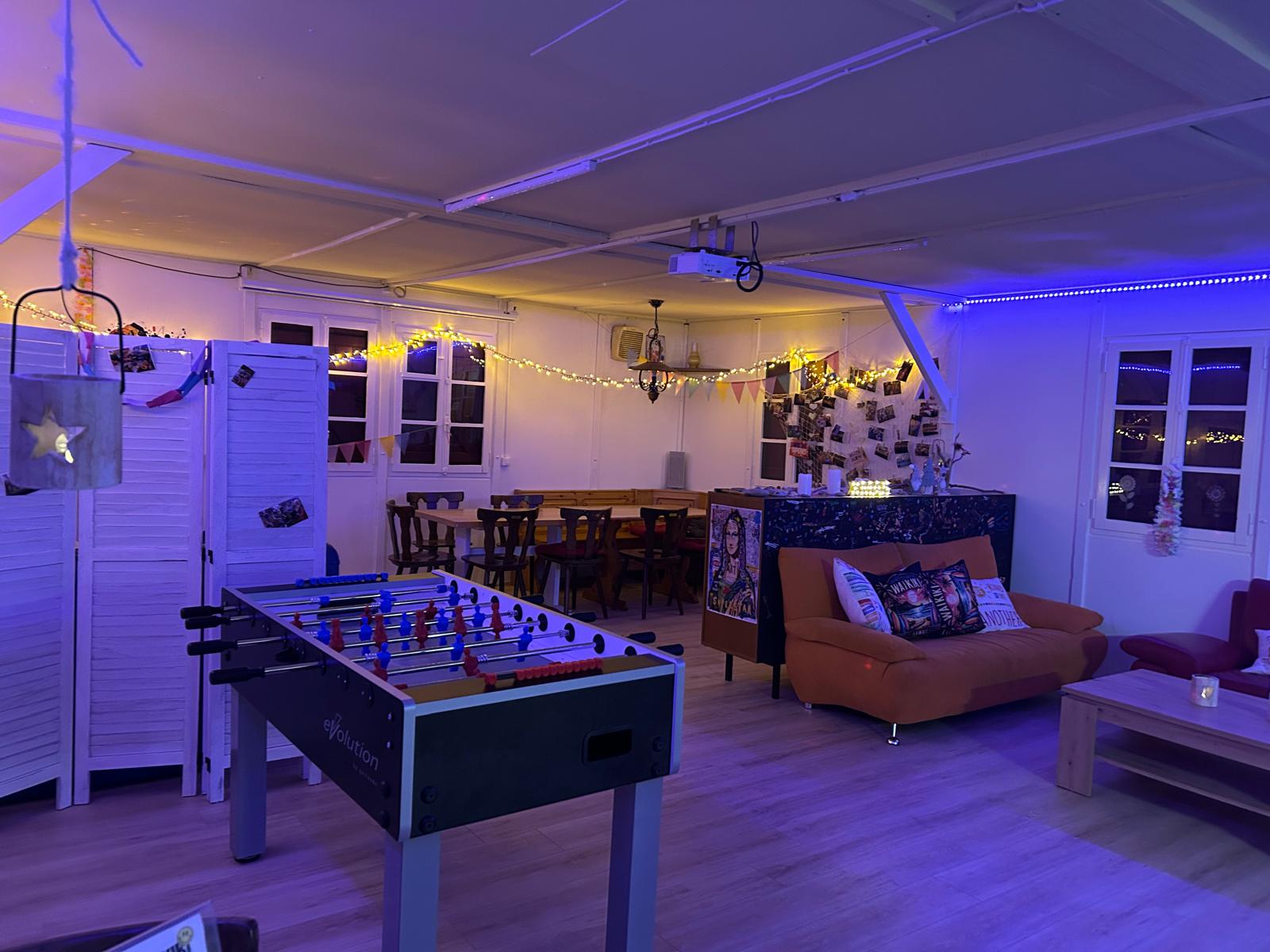 Waikiki Lounge 2