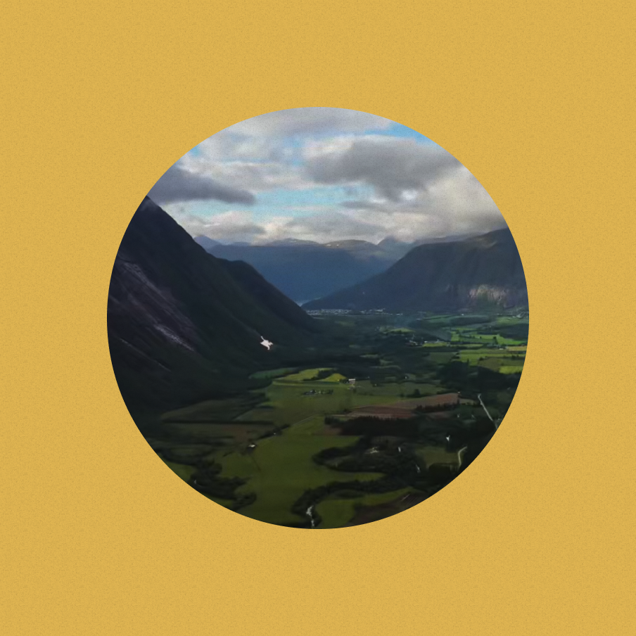 valley between mountains