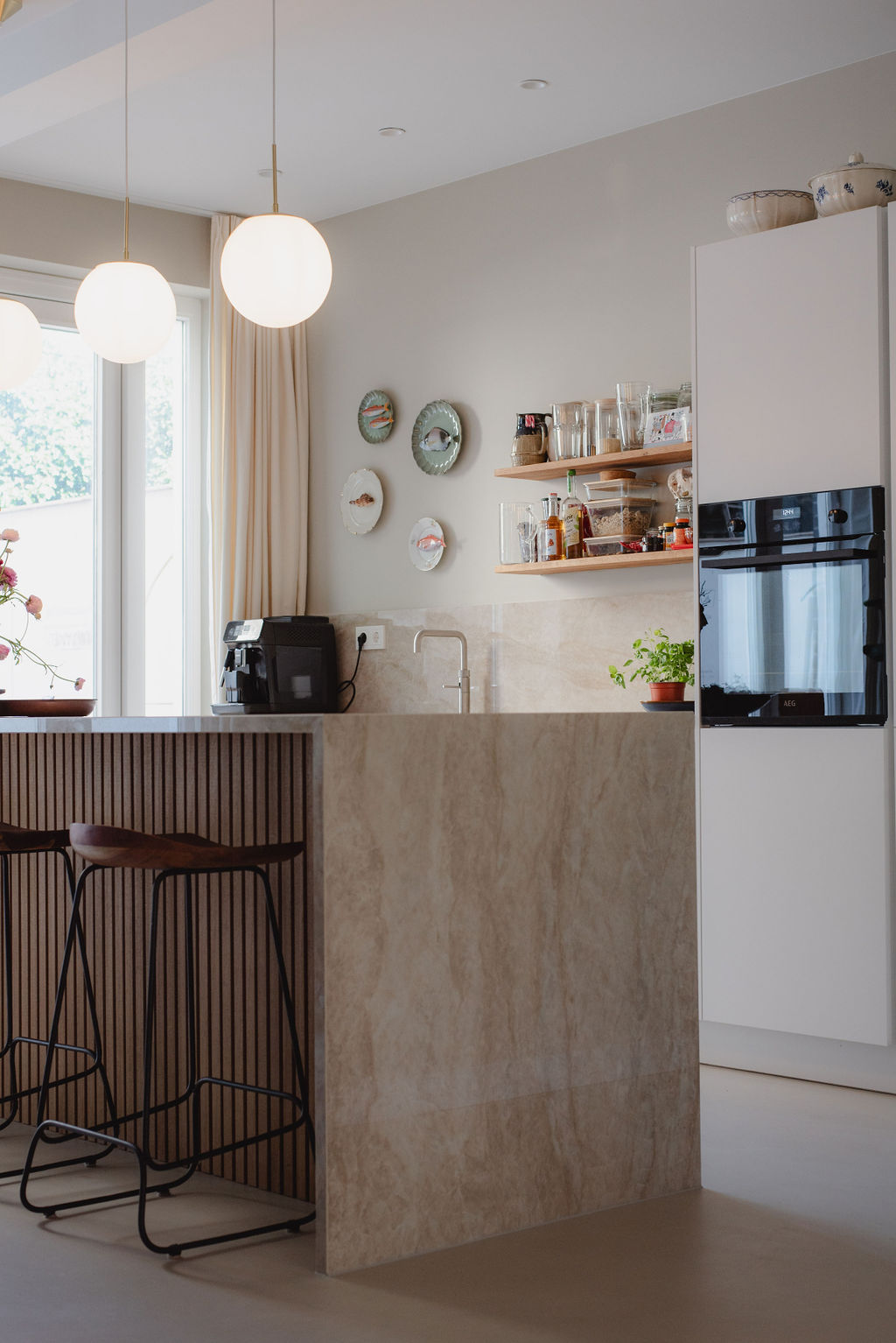 Modern and warm design kitchen