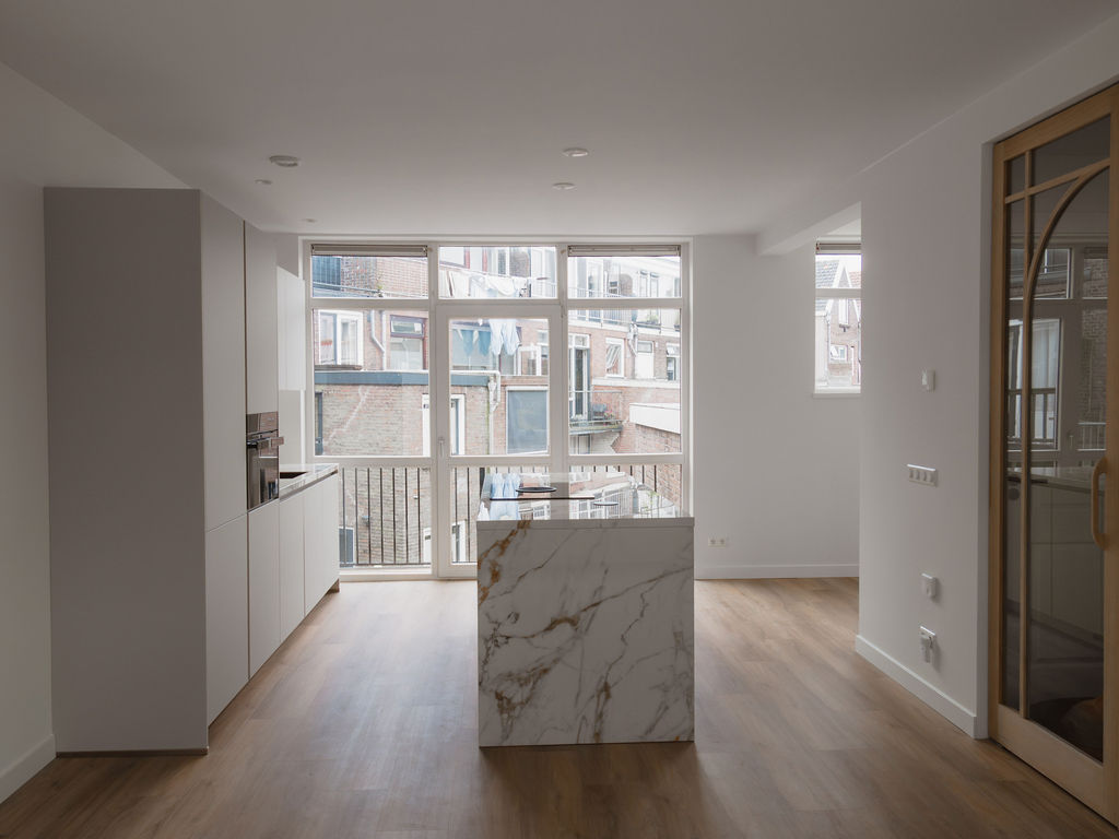 Luxe gerenoveerde woonkamer en keuken
