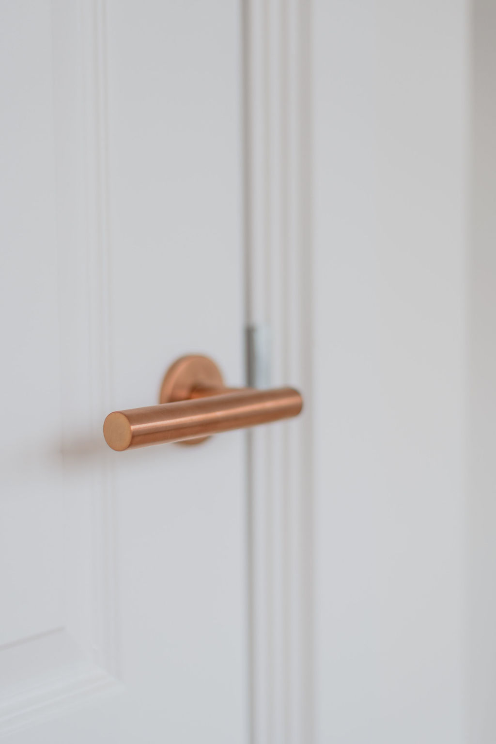 Modern koper details in luxe apartement