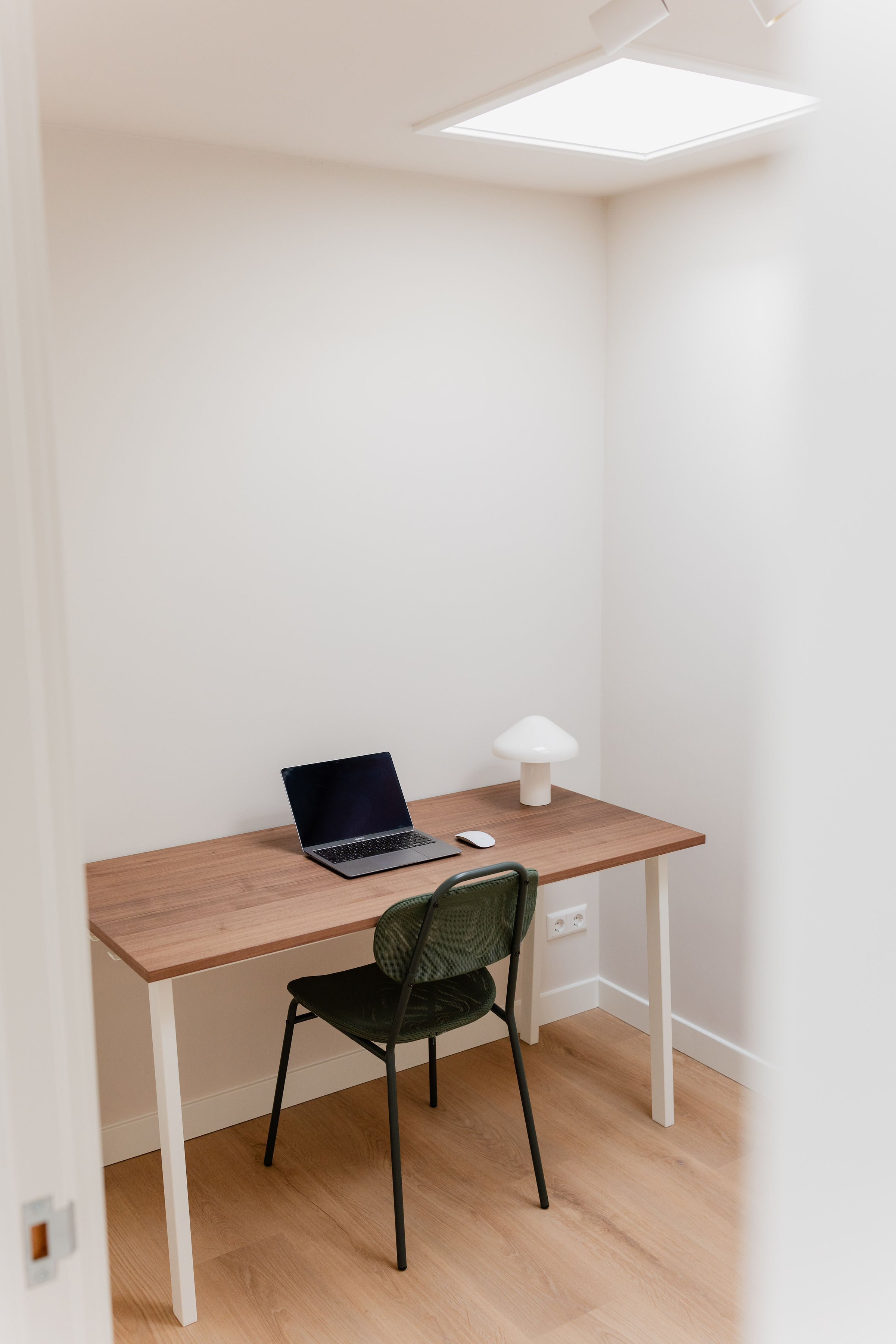 Gerenoveerd kamer met dakraam