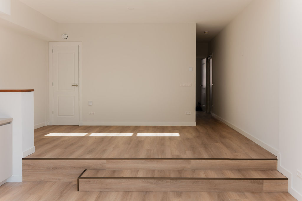 Open leefruimte met veel natuurlijk licht