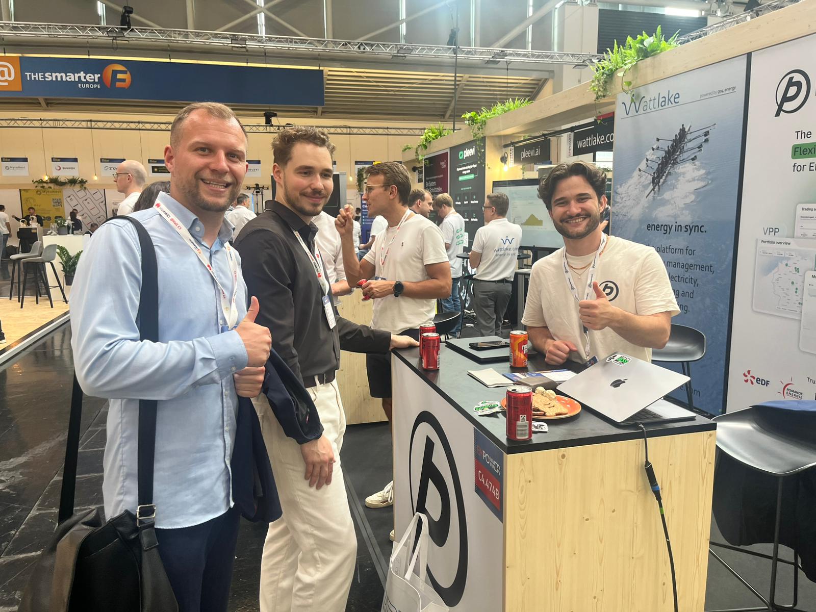 Tobias Gebel und Patryk Splitt am Powernaut-Stand