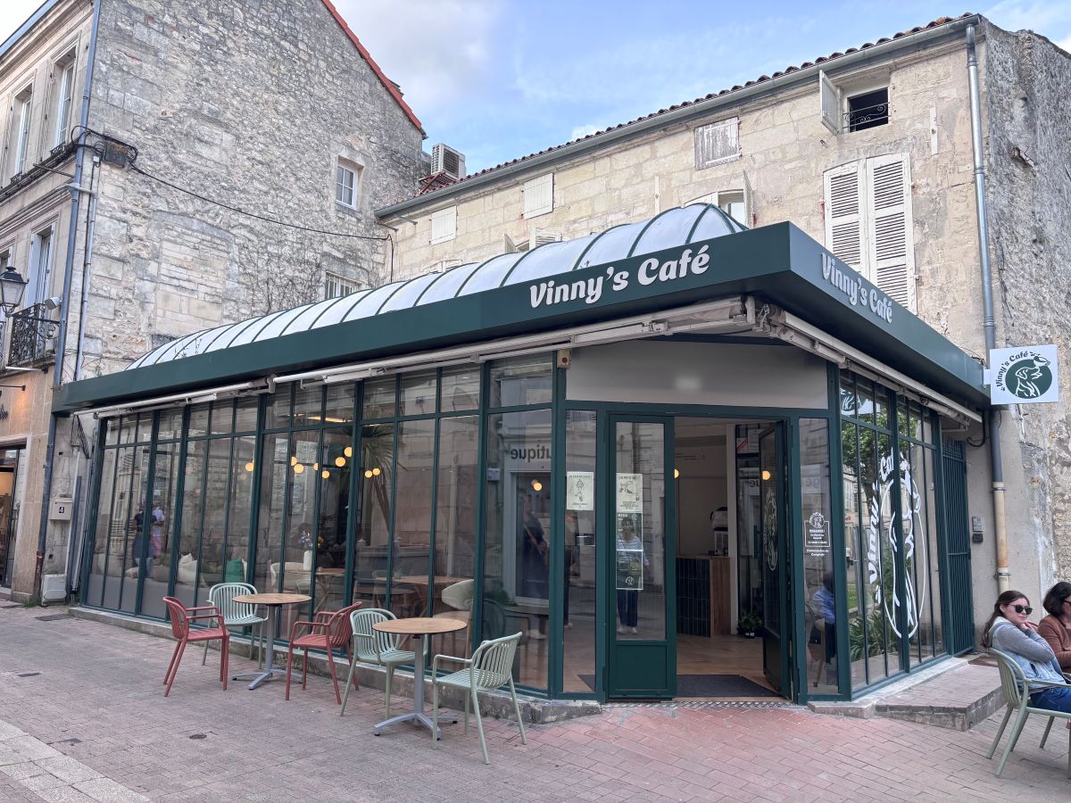 Vinnys Cafe - Enseigne et signalétique