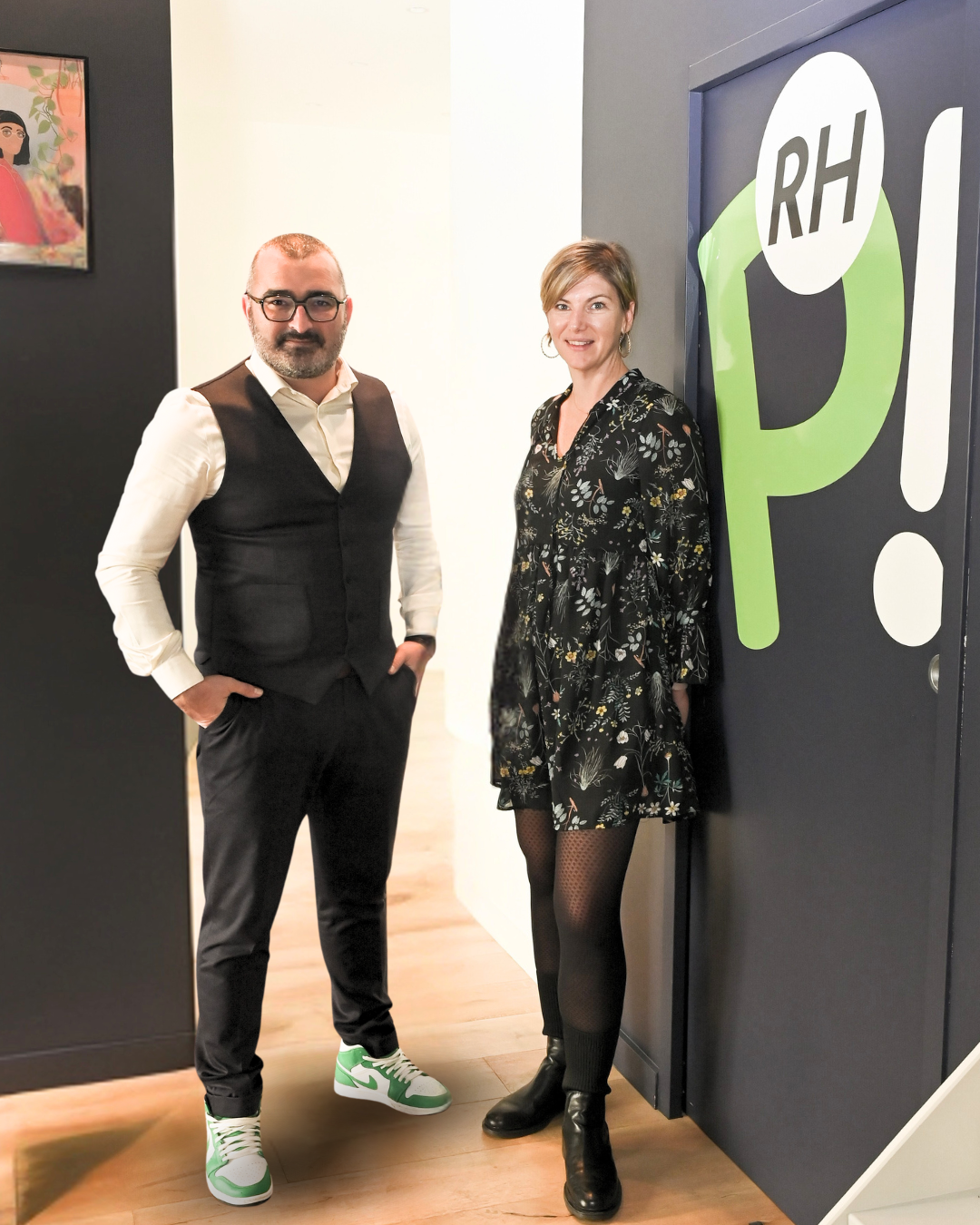 Jérôme Rouger et Delphine Pilorge dans les locaux de Prodige RH, cabinet de recrutement en Mayenne.