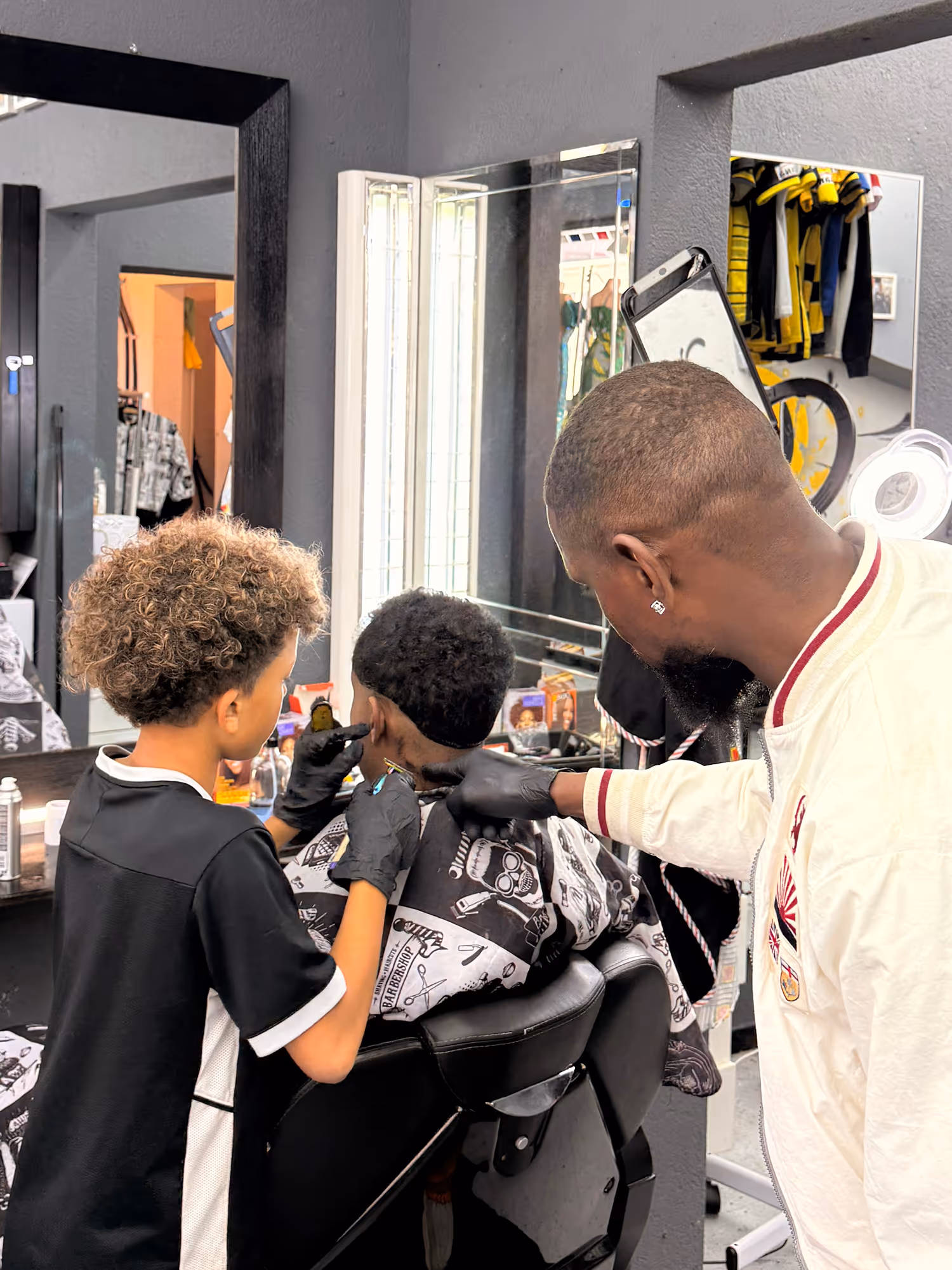 Fineboy giving a fading workshop at Fineboy Barbershop