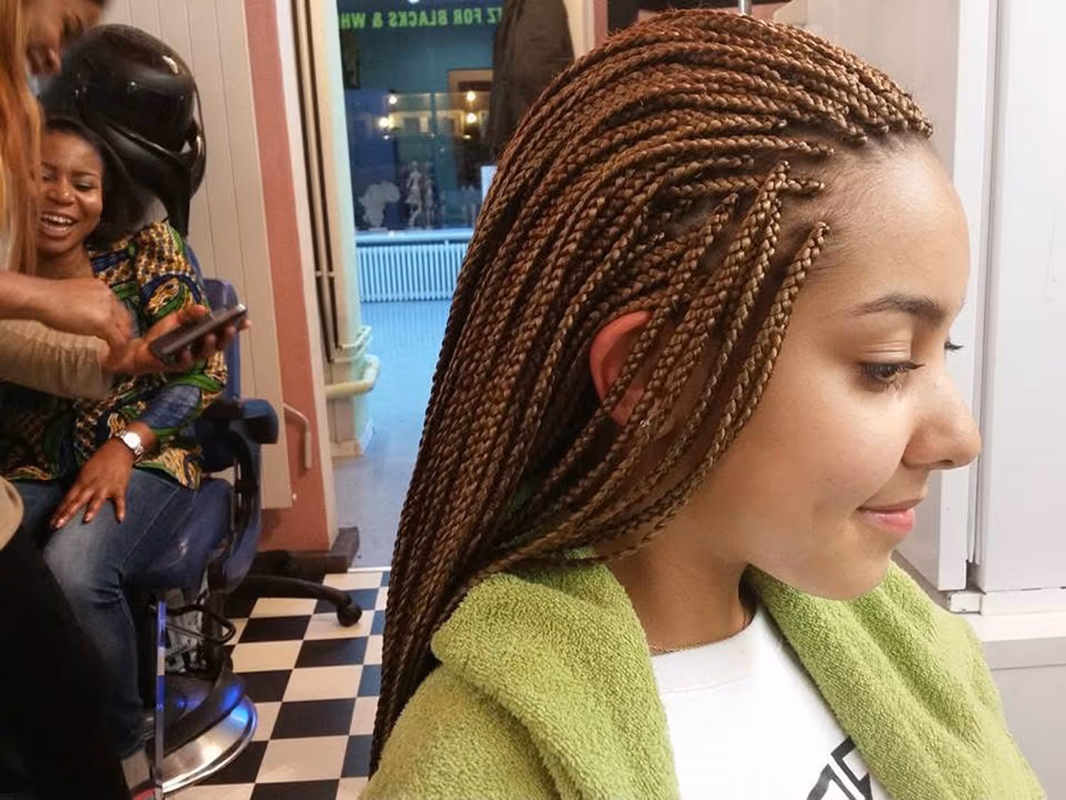 Box braids hairstyle at Fineboy Barbershop Bern
