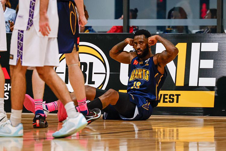 Giantsv Lightning M Clark Media 264 Copy