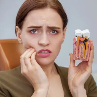 a woman feeling teeth pain