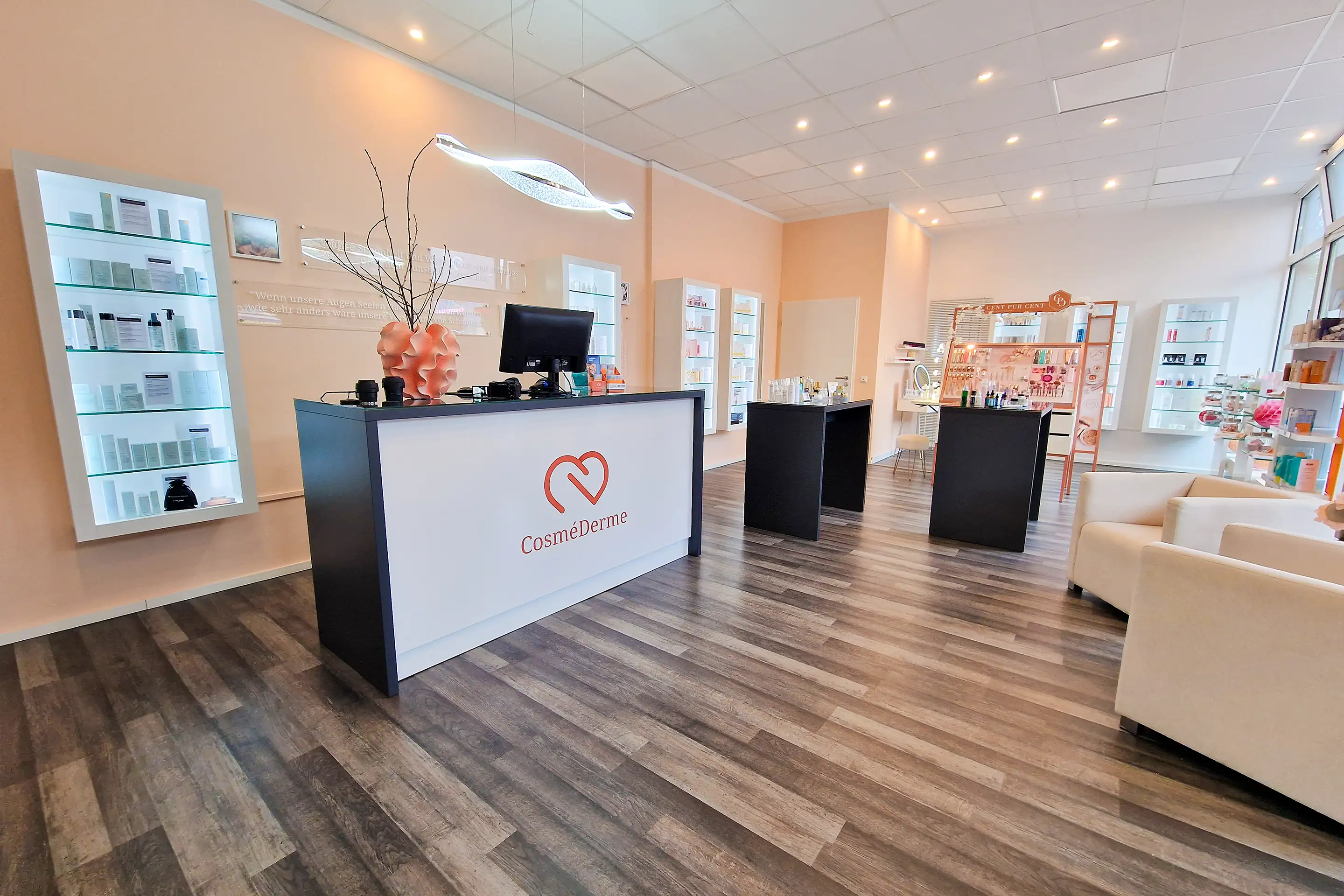 CosméDerme | BeautyStore Innenraum