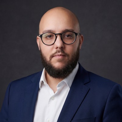 Logo de l'agence Seven Gold avec un rectangle doré contenant les lettres blanches 7G sur fond noir.