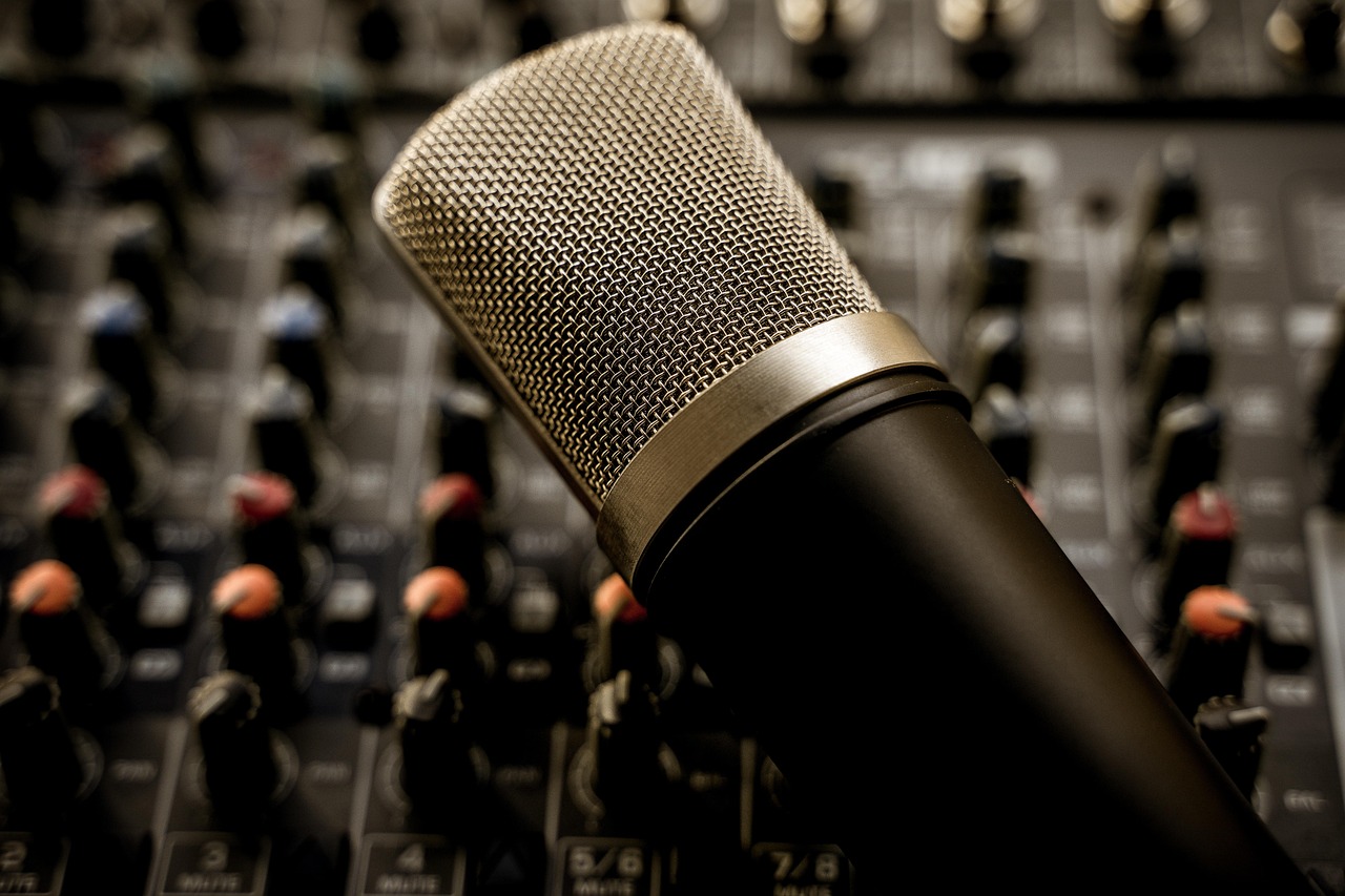 Financiële podcasts om te ontdekken tijdens het verlof (of in de zee-file) 