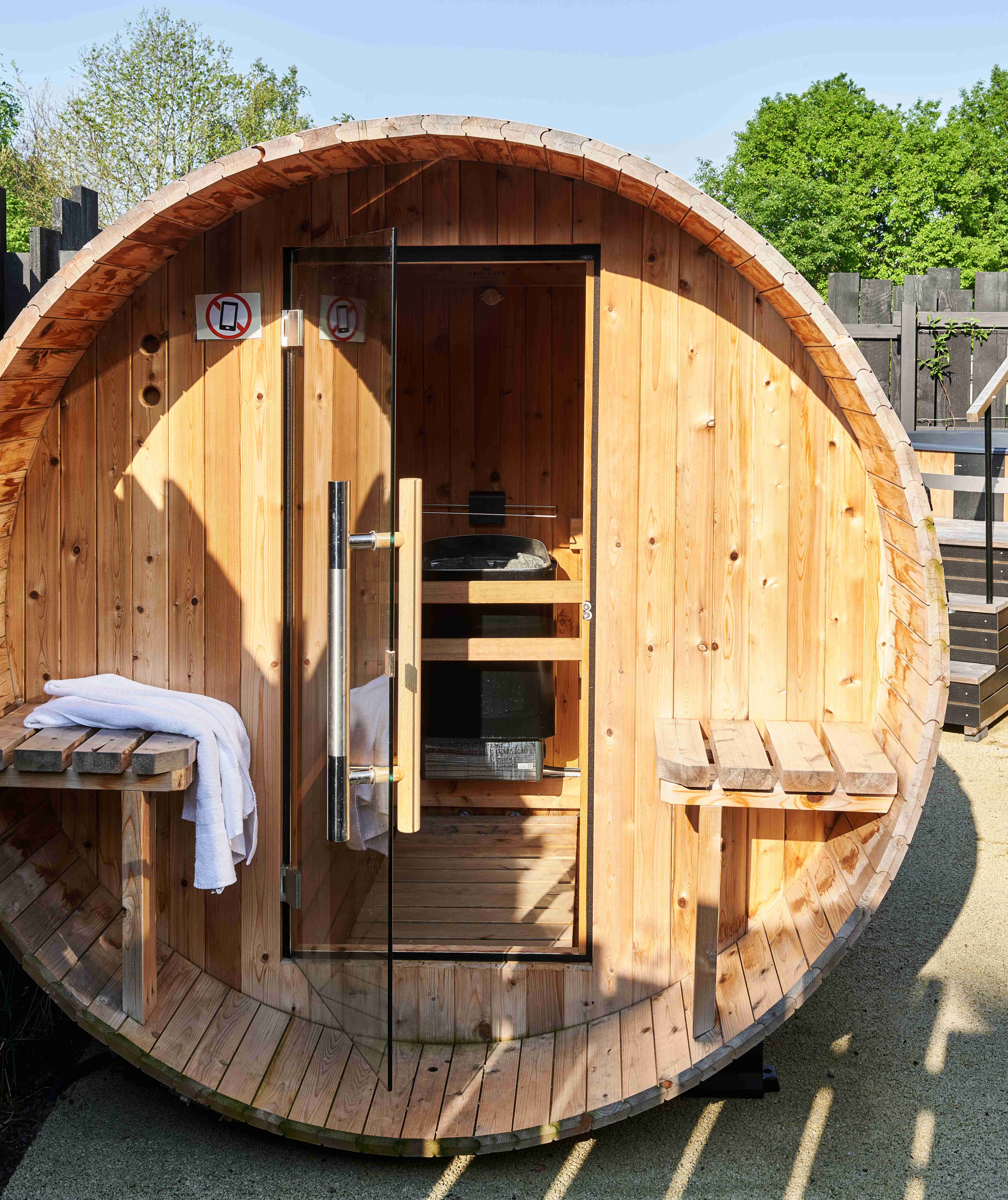 Hôtel Oré Saint-Malo wellness area with sauna and jacuzzi