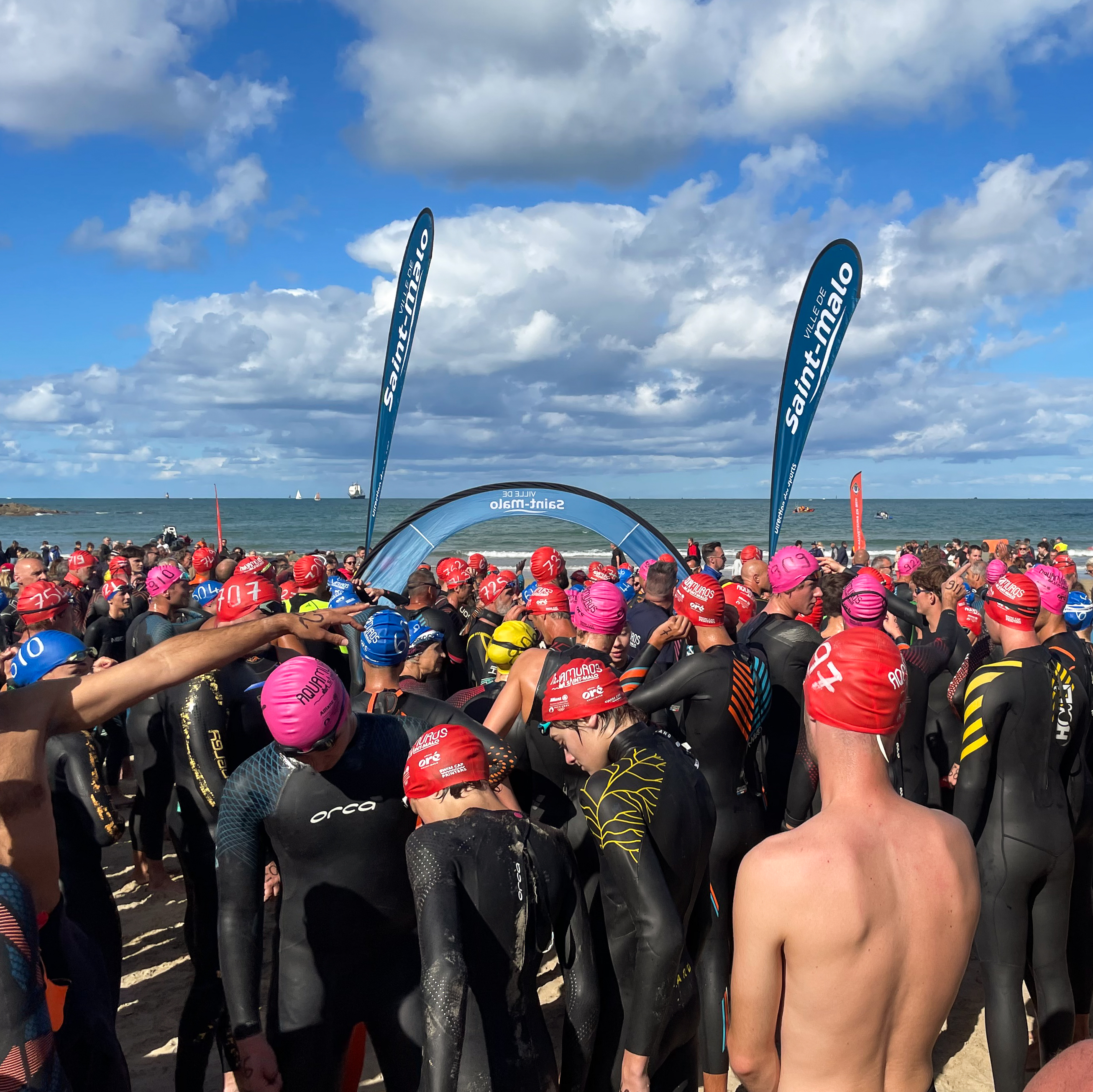 Nageurs d'Aquamuros, partenaire de l'Hôtel Oré, établissement familial à Saint-Malo